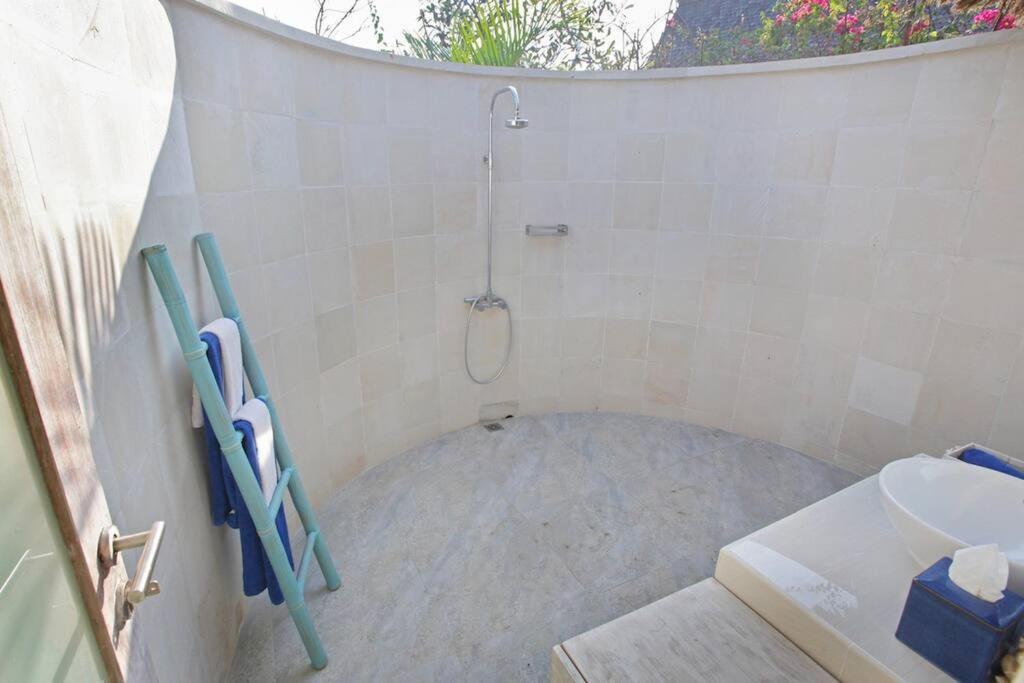 Villa Lumba Lumba - Oceanfront & Spectacular View! Nusa Lembongan  Exterior photo